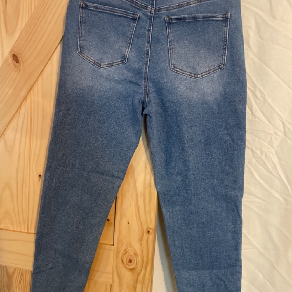 Jeans - Picture 2 of 2